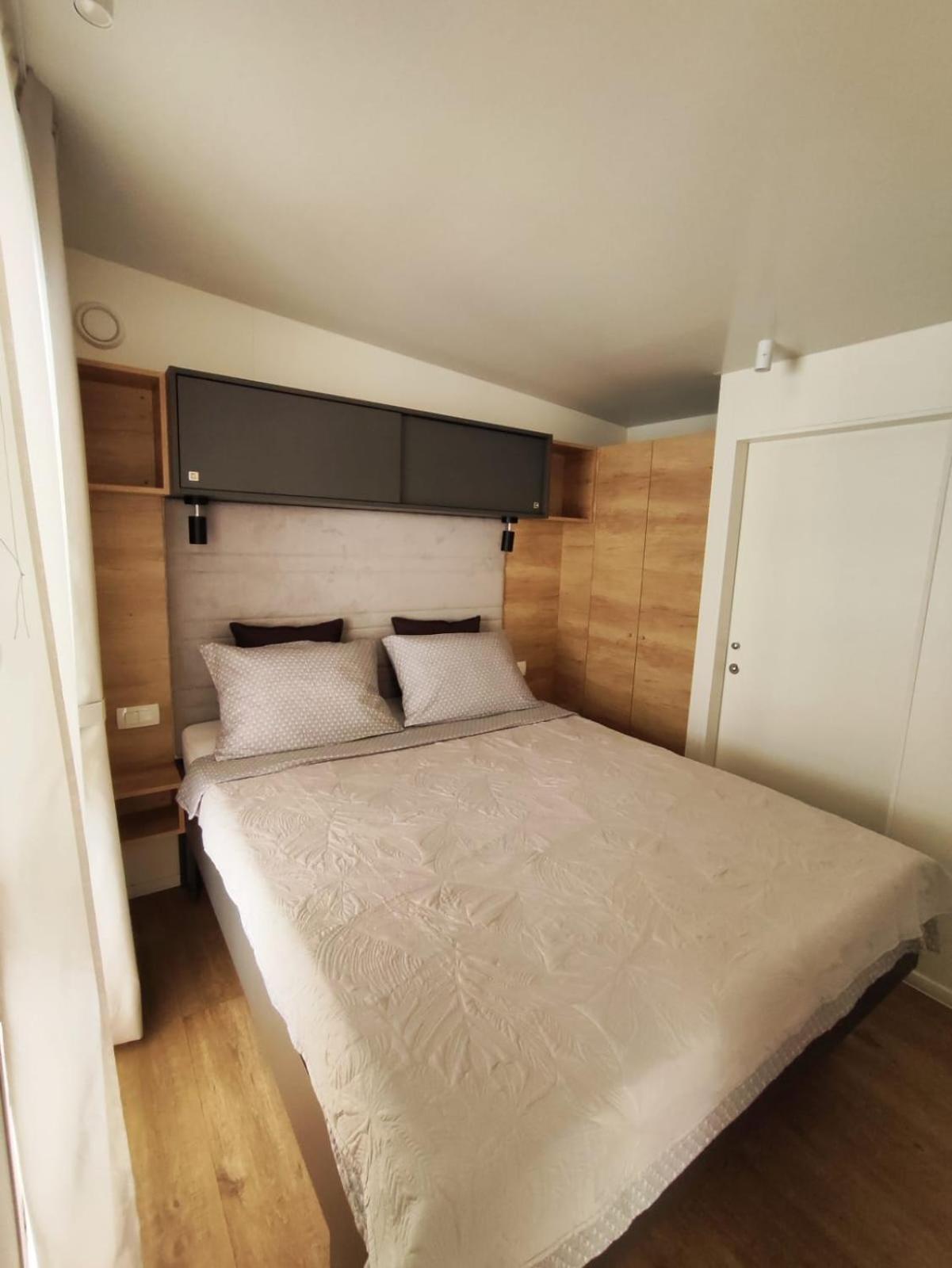 Mobile Home Kala Biograd Na Moru Buitenkant foto