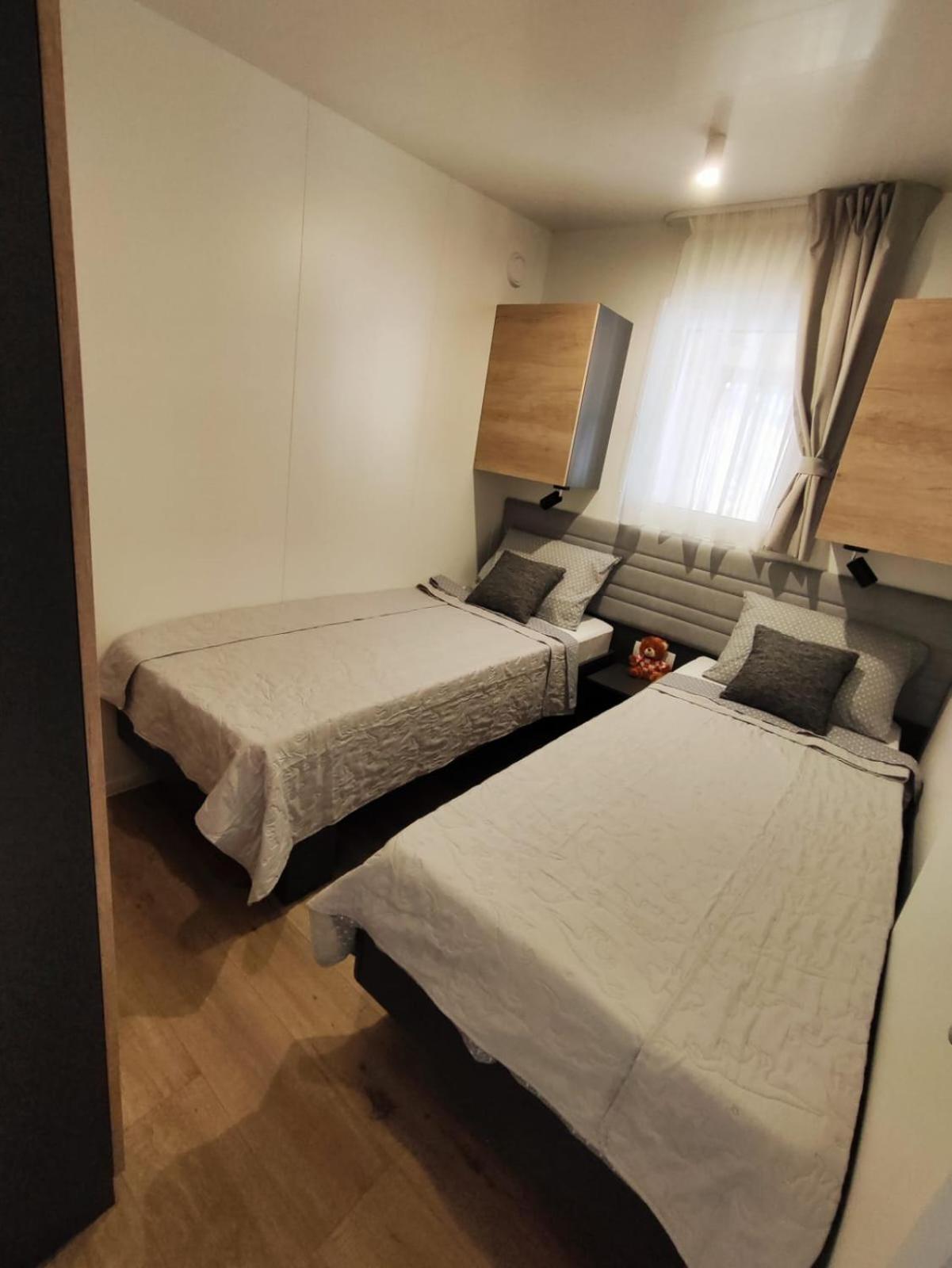 Mobile Home Kala Biograd Na Moru Buitenkant foto